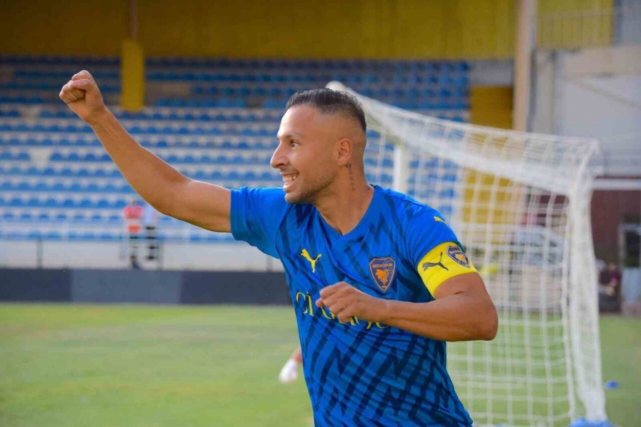 Bucaspor 1928’le sözleşmesi sonra eren Yasin Öztekin’in, TFF 3. Lig’in