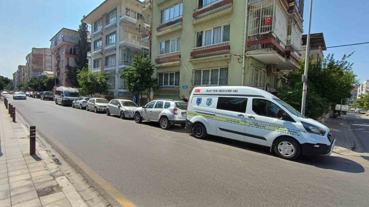Aydın’ın Efeler ilçesinde yaşayan 80 yaşındaki Ekrem Uysal evinde ölü