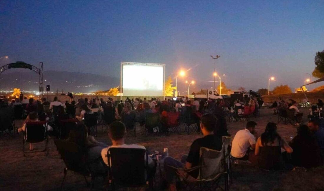 Düzce Belediyesi, mevsim normallerinin üzerinde seyreden yaz gecelerini Açık Hava