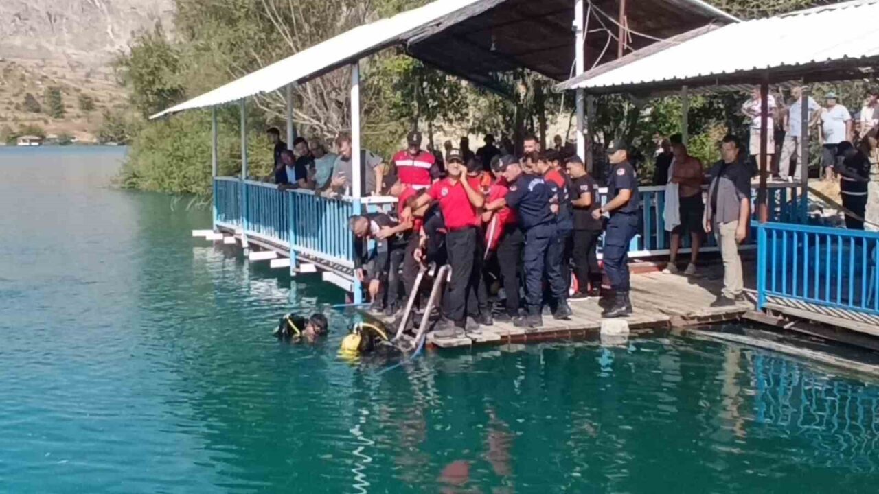 Antalya’nın Manavgat ilçesinde yeğeninin baraj gölüne düşen terliğini almak için