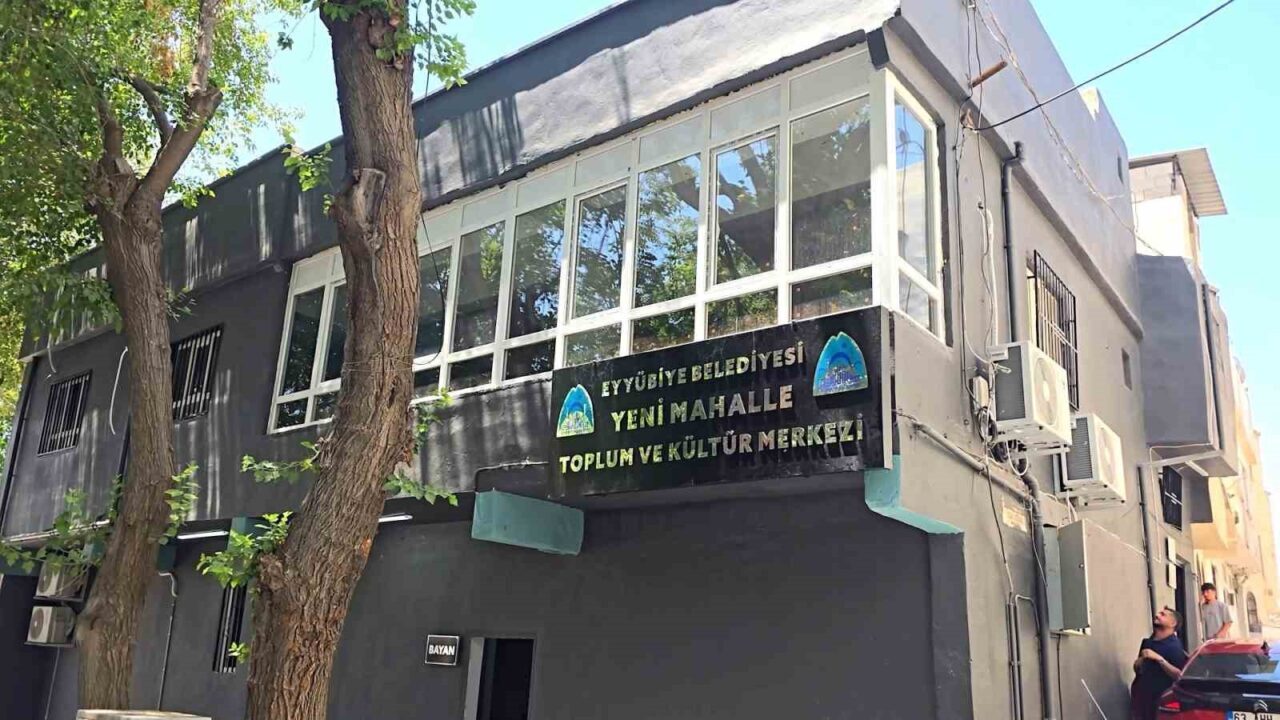 Eyyübiye Belediye Başkanı Mehmet Kuş, yapımı tamamlanan toplum ve kültür