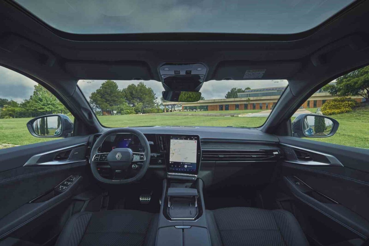 Renault’nun C segmentindeki modeli Yeni Renault Austral Türkiye’de yollara çıktı.