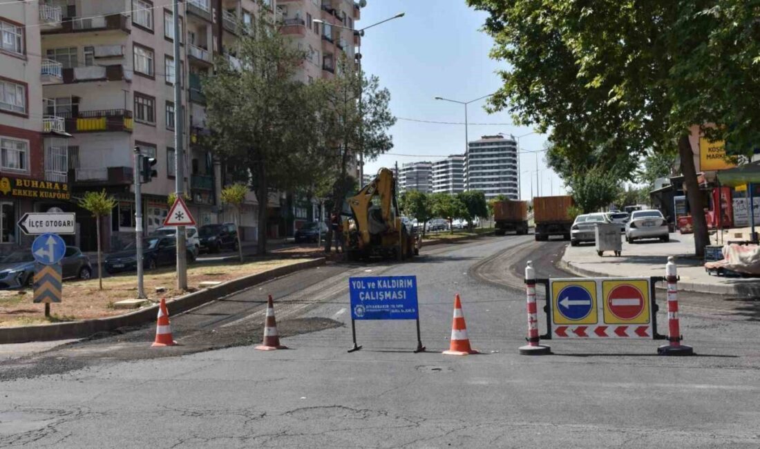 Diyarbakır Büyükşehir Belediyesi, kent merkezinde başlattığı yol yenileme çalışmaları çerçevesinde