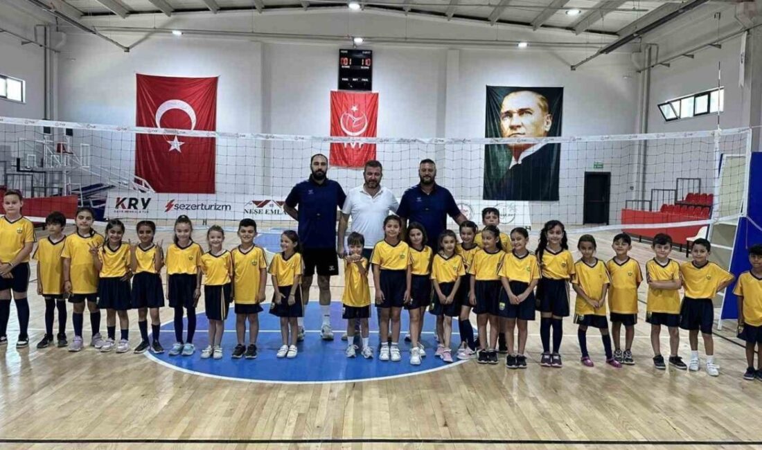 Bursa’nın Yenişehir ilçesinde çocuklar için futbol ve voleybol yaz okulu