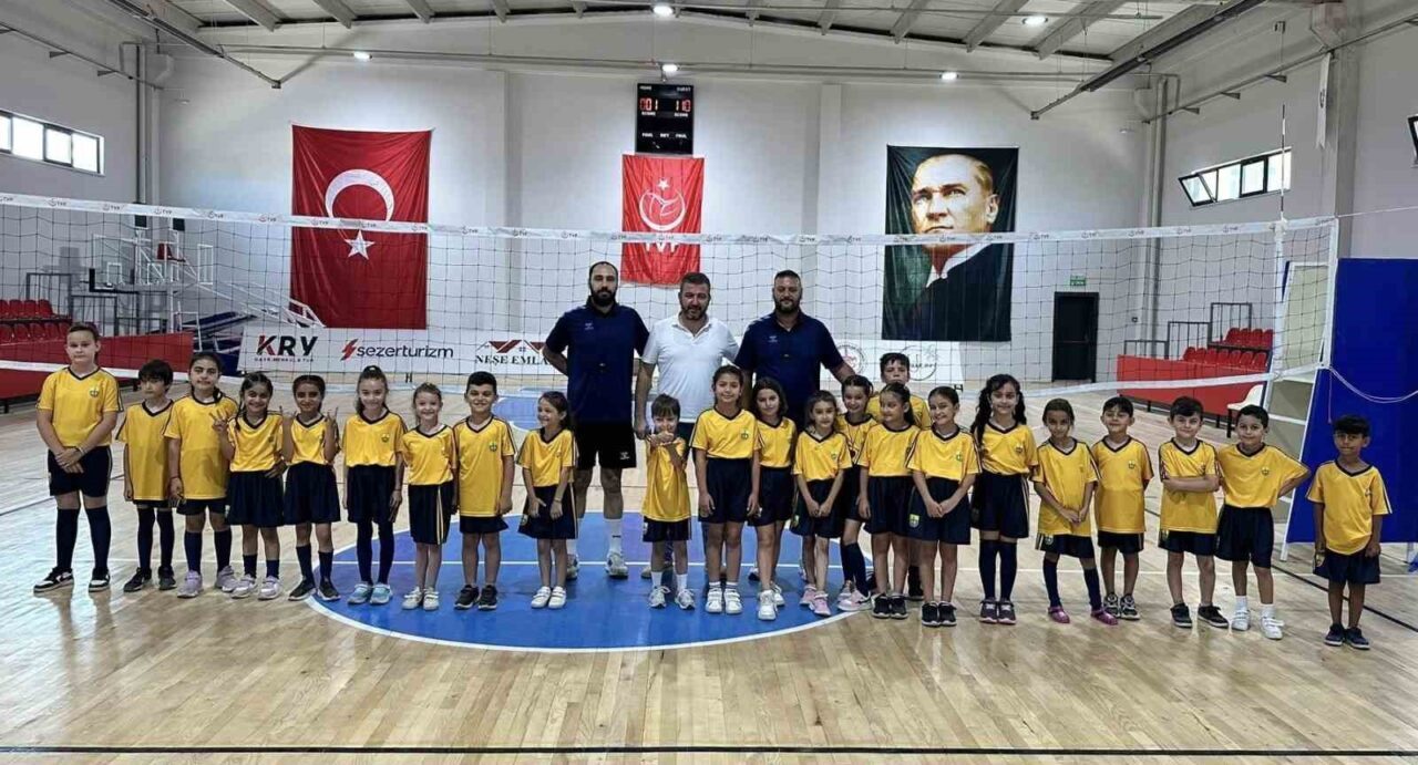 Bursa’nın Yenişehir ilçesinde çocuklar için futbol ve voleybol yaz okulu