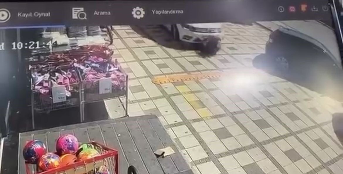 Konya’da otoparkta yere çömelip poşetleriyle uğraşırken manevra yapan SUV tipi