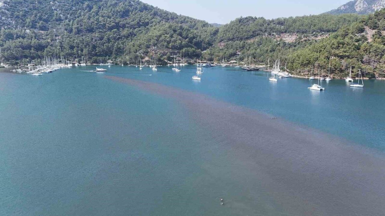 Yerli ve yabancı turistlerin akınına uğrayan Marmaris’in simge noktalarından Kızkumu