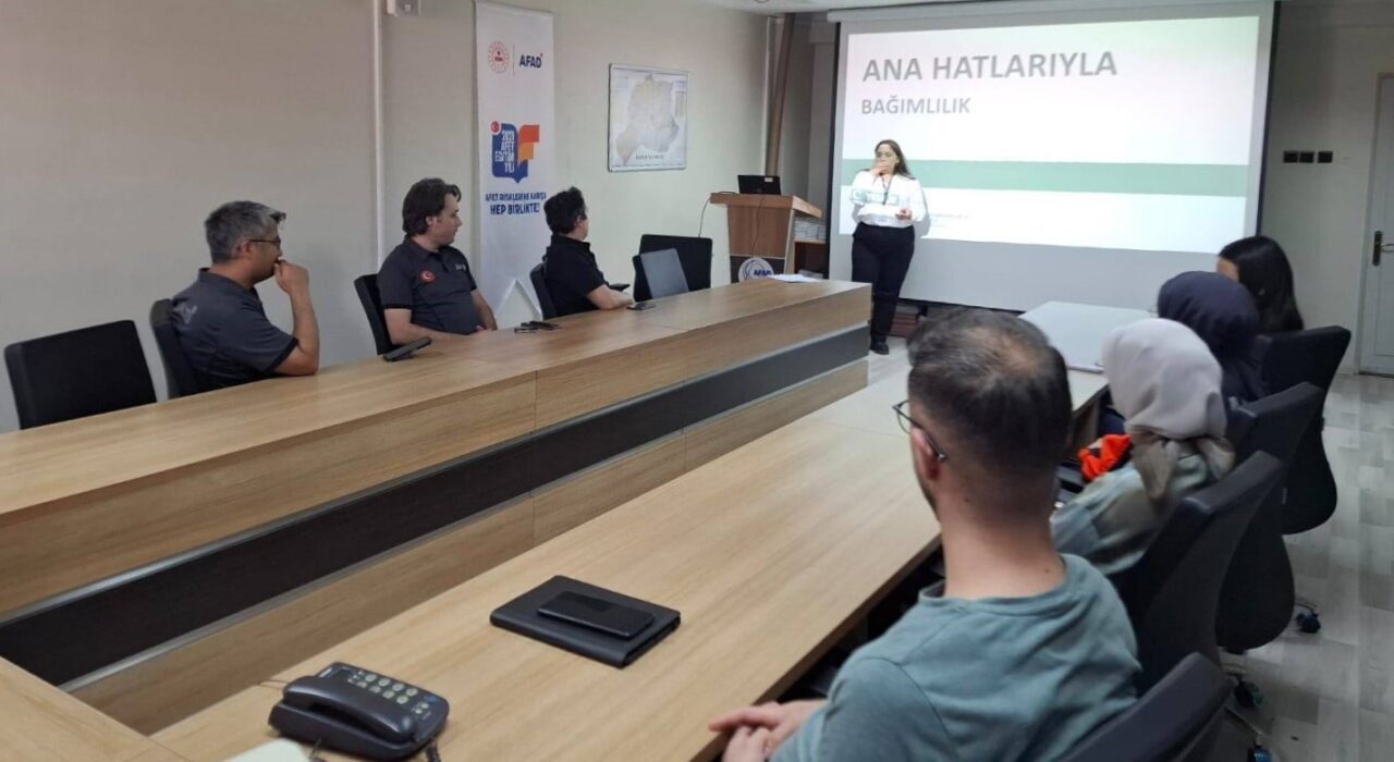 Yeşilay Bayburt Şubesi, Bayburt AFAD Müdürlüğü personeline yönelik bağımlılıkla mücadele