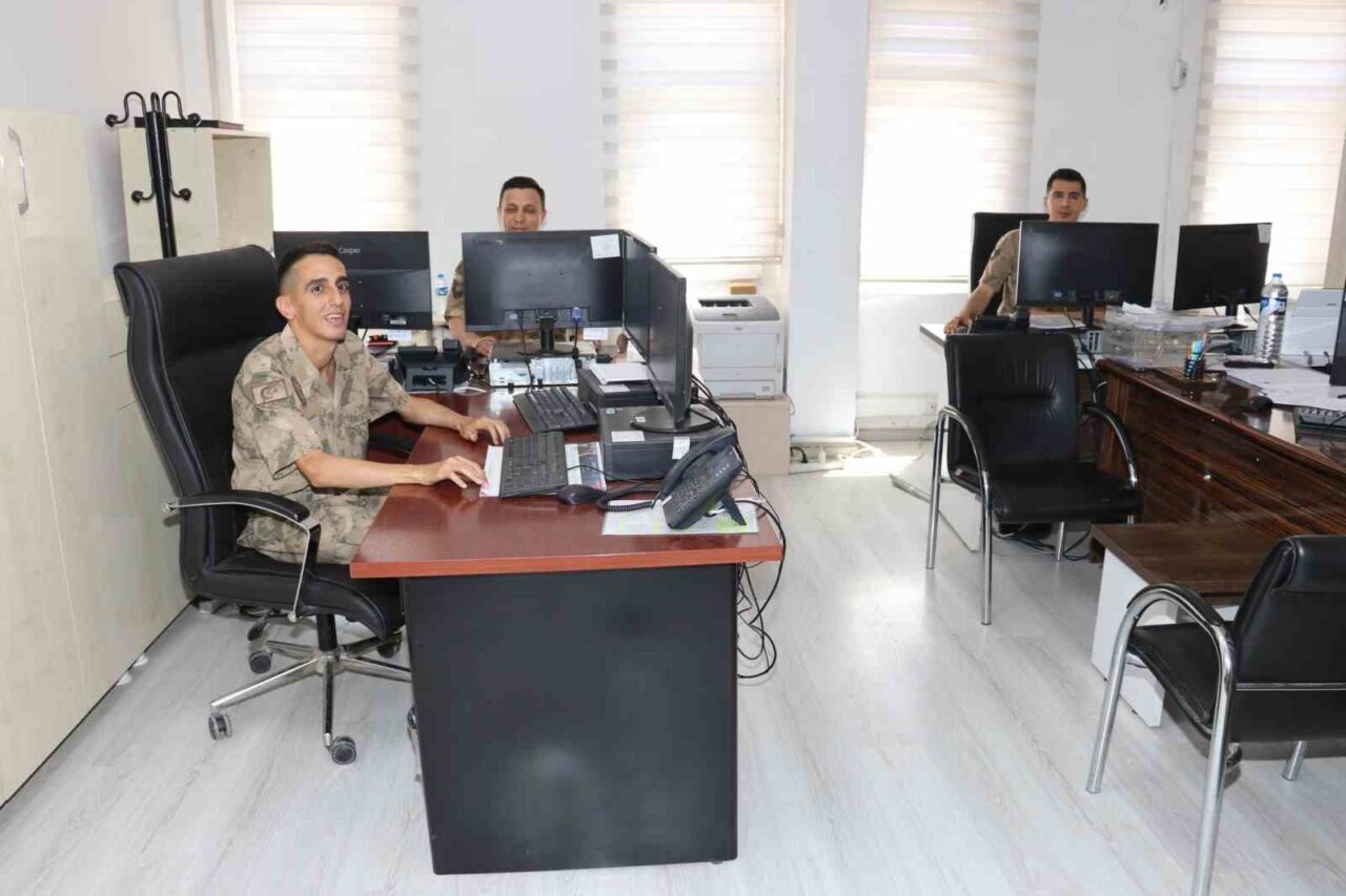 Hakkari’de Yılmaz adlı özel genç, en büyük hayali olan jandarma