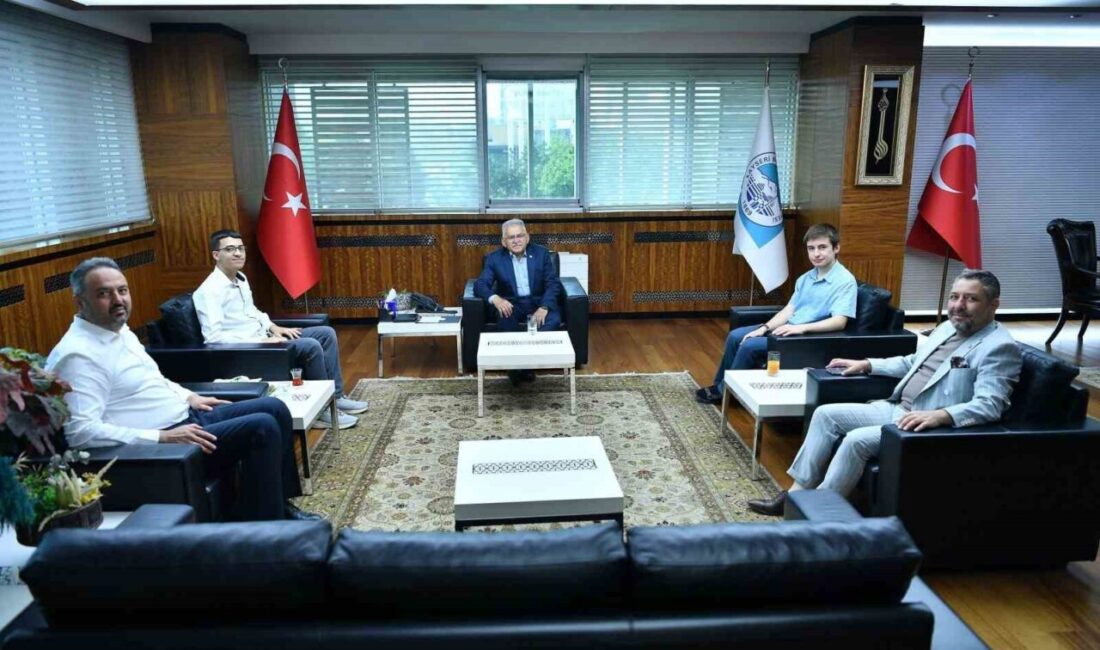 Kayseri Büyükşehir Belediye Başkanı Dr. Memduh Büyükkılıç; 2025 YKS’de Türkiye