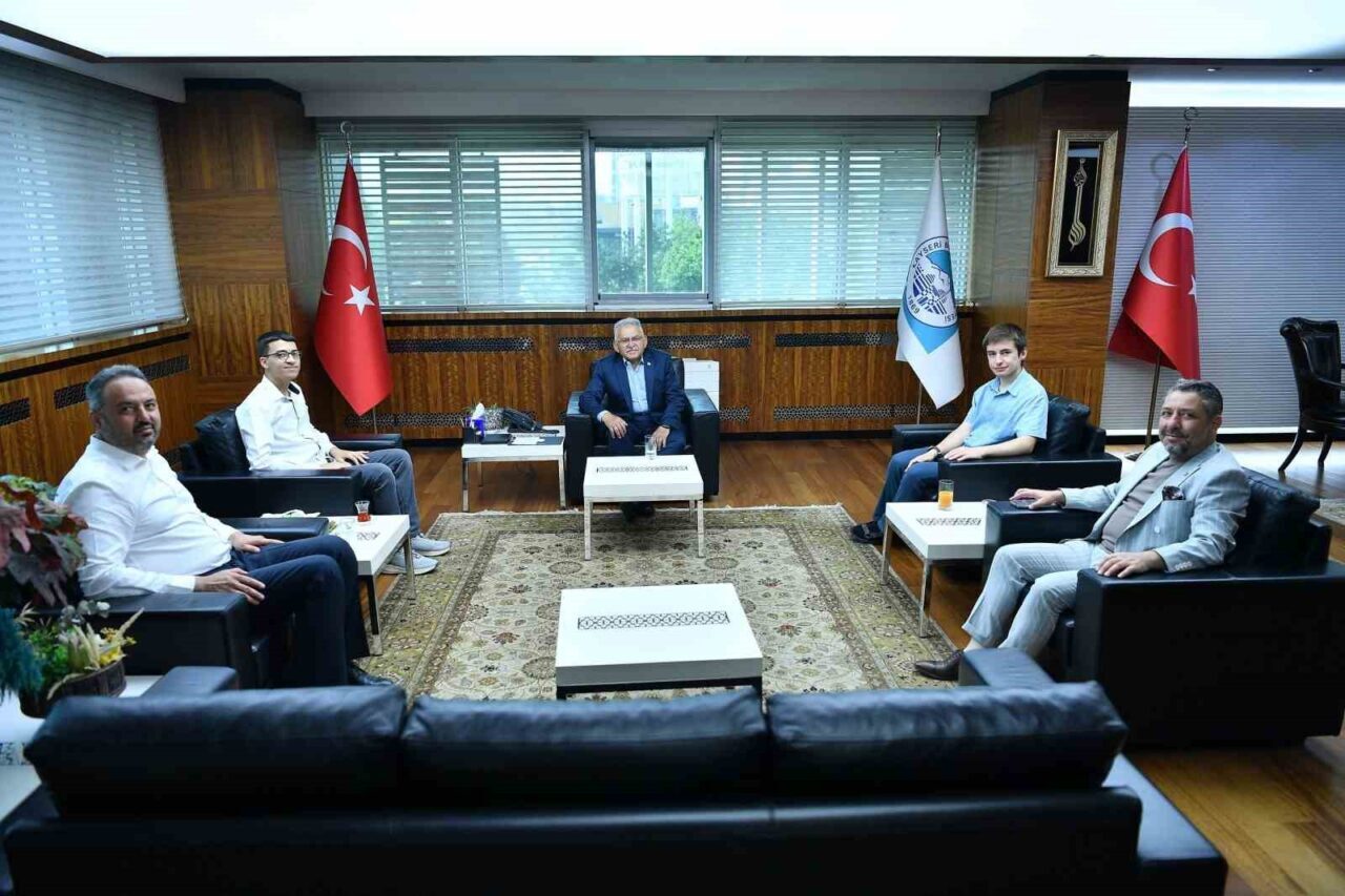 Kayseri Büyükşehir Belediye Başkanı Dr. Memduh Büyükkılıç; 2025 YKS’de Türkiye