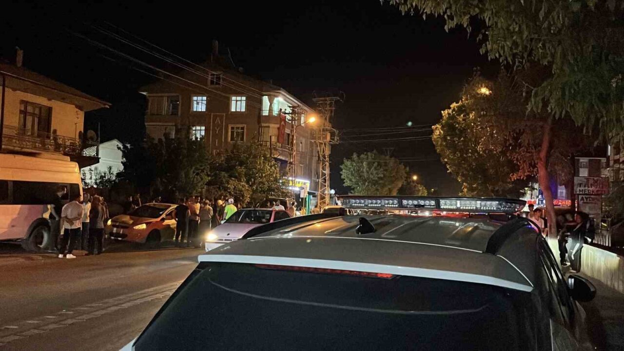 Konya’da koşarak yolun karşısına geçerken bir otomobilin çarpmasıyla havaya fırlayan