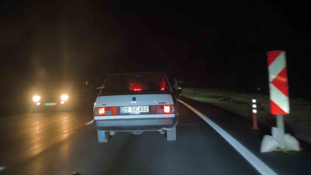 Denizli İl Emniyet Müdürlüğü, sağ ön koltuktaki yolcunun ayaklarını camdan