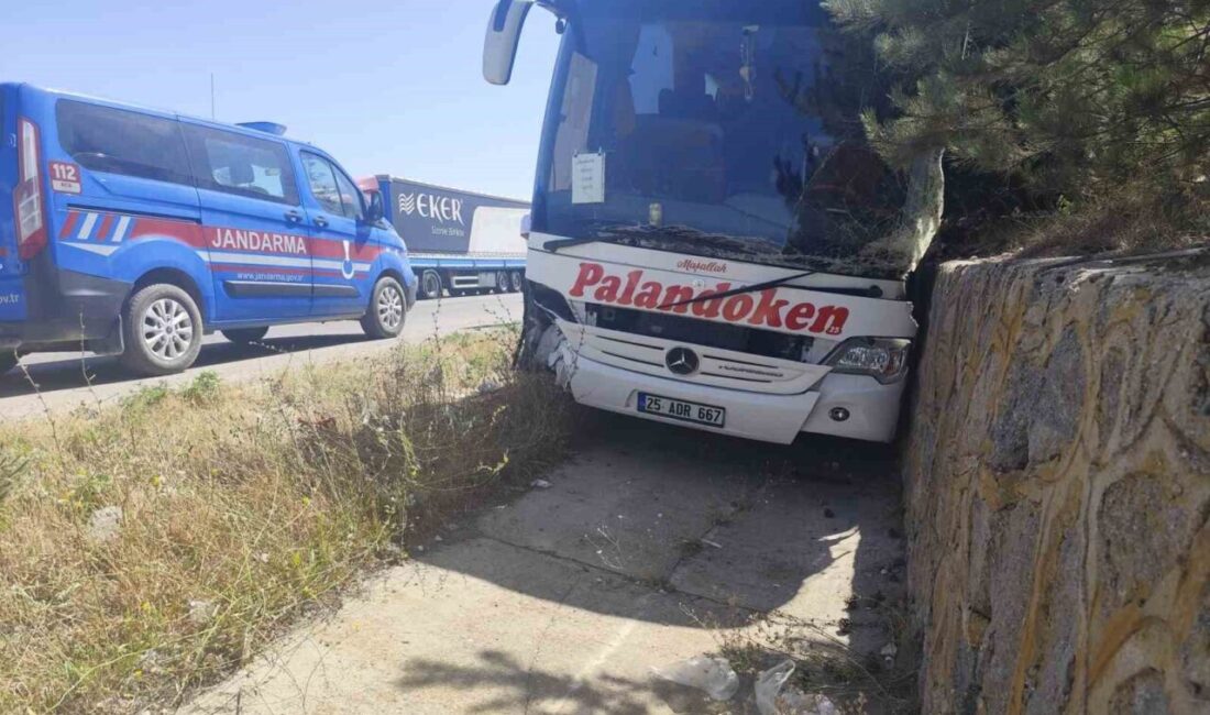 Afyonkarahisar’da yolcu otobüsü otomobil ve tırın karıştığı zincirleme kazada 7