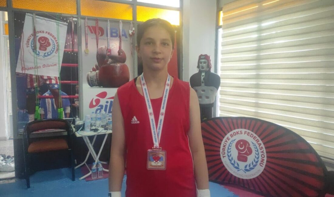 Yozgatlı sporcu İsra Zişan Çeper, kısa bir süre boks ile