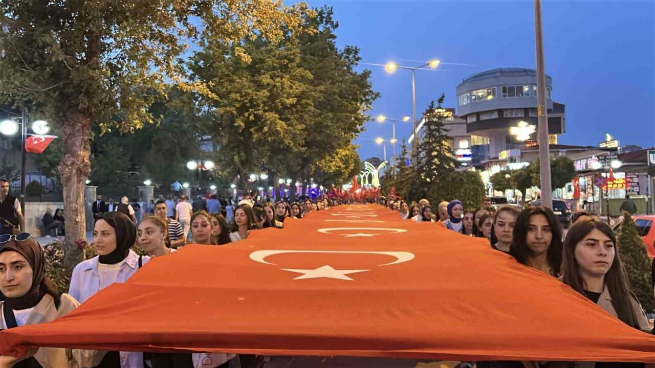 Yozgat’ta 15 Temmuz Demokrasi ve Milli Birlik Günü’nde Türk bayraklarıyla