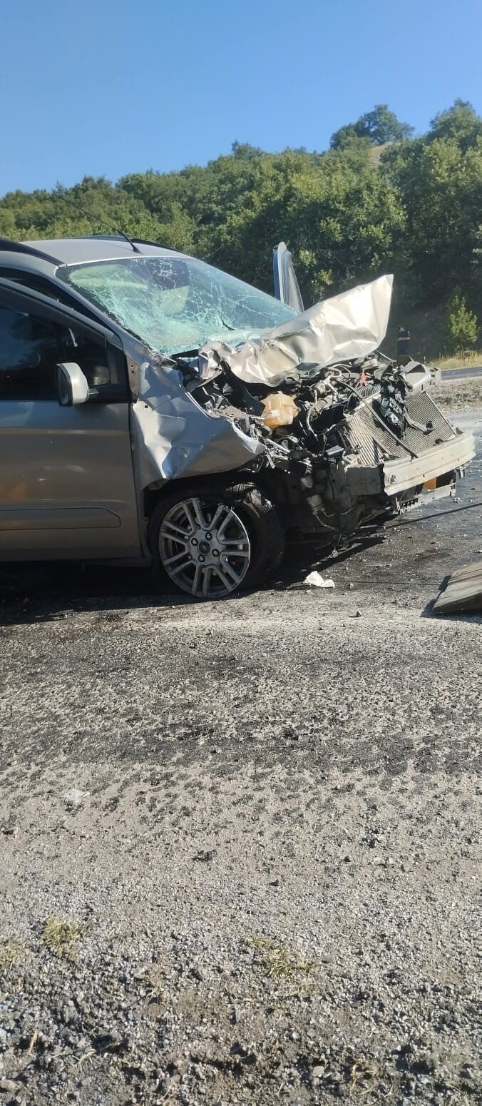 Yozgat’ın Akdağmadeni ilçesinde meydana gelen kazada 9 kişi yaralandı. Edinilen