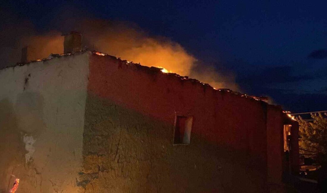 Yozgat’ın merkeze bağlı Sağlık Köyünde gece saatlerinde meydana gelen yangının