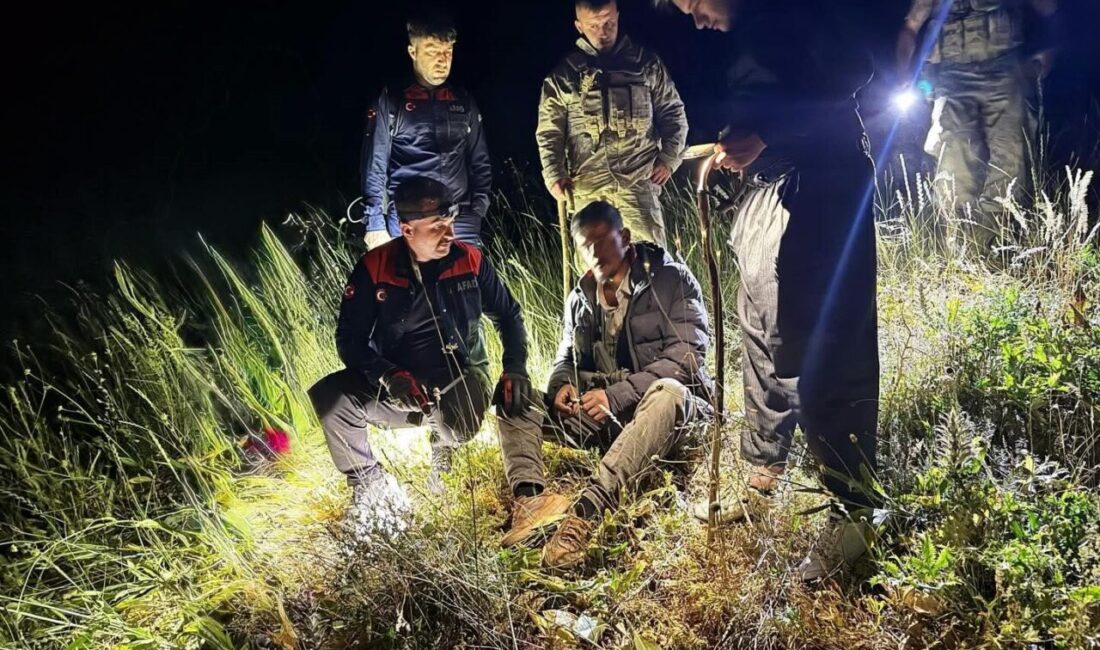 Hakkari’nin Yüksekova ilçesi kırsalında rahatsızlanarak dağda mahsur kalan çoban, ekiplerin