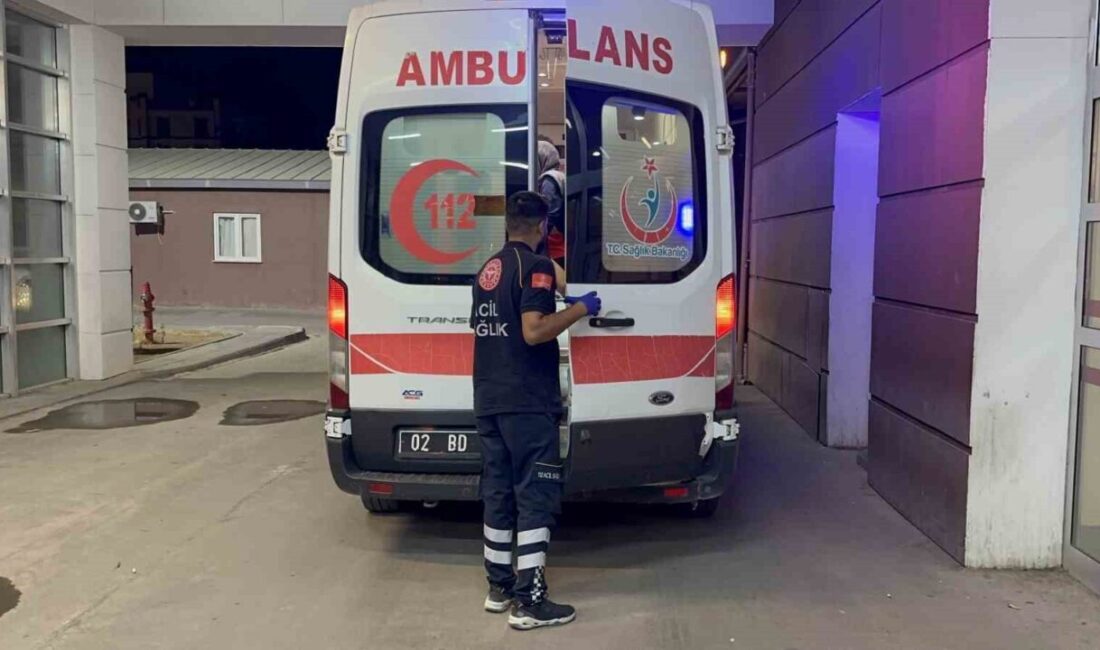 Adıyaman’da yüksekten düşen 1 yaşındaki çocuk ağır yaralandı. Edinilen bilgilere