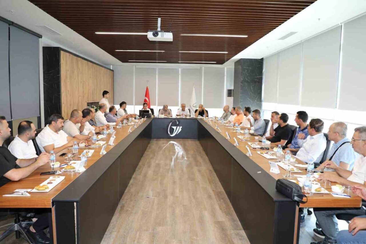 Gaziantep Yumurta Üreticileri Birliği Olağanüstü Genel Kurulu’nda Yusuf Kenan Uygur,