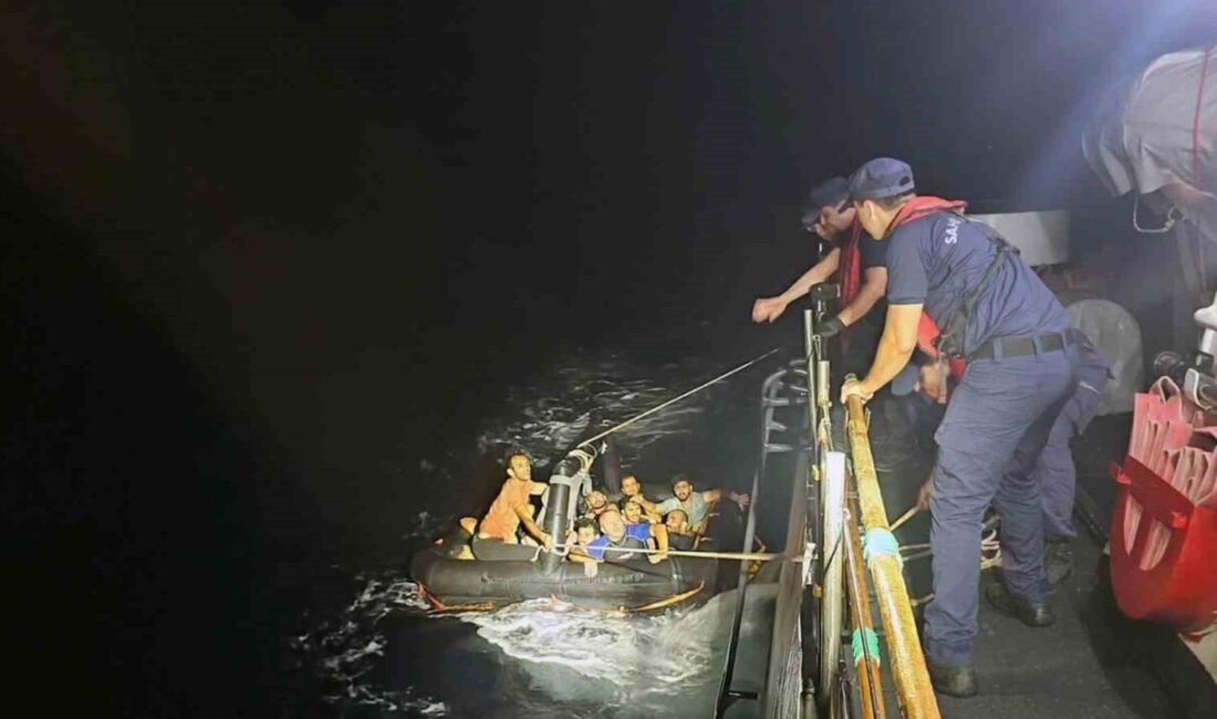 Muğla’nın Fethiye ilçesi açıklarında can salları içinde Yunanistan sahil güvenlik