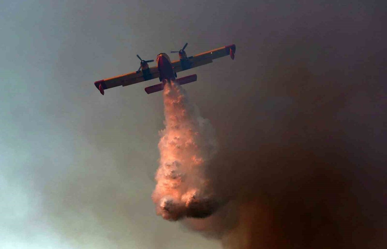 Yunanistan’ın Oropos bölgesinde dün başlayan orman yangınına müdahale sürüyor. Avrupa’da
