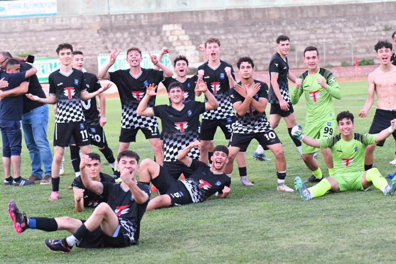 Manisa’nın Yunusemre Belediyespor U17 Futbol Takımı, Yalova’da düzenlenen U17 Türkiye