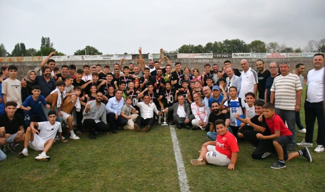 Manisa temsilcisi Yunusemre Belediyespor, Yalova’da düzenlenen U17 Türkiye Futbol Şampiyonası