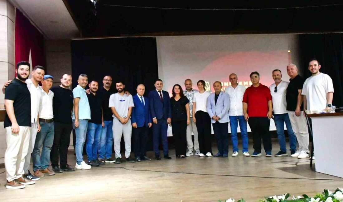 Yunusemre Belediyespor Olağan Genel Kurulu, Ferdi Zeyrek Millet Çarşısı’nda gerçekleştirildi.