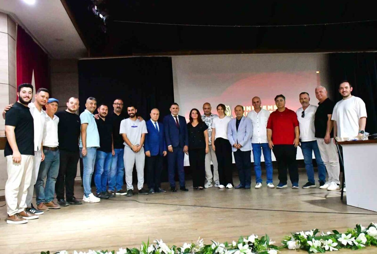 Yunusemre Belediyespor Olağan Genel Kurulu, Ferdi Zeyrek Millet Çarşısı’nda gerçekleştirildi.