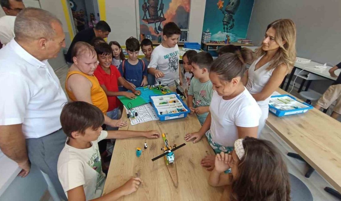 Manisa’nın Yunusemre ilçesinde Yaz Okulu kapsamında açılan ‘Kendin Yap Atölyeleri’,