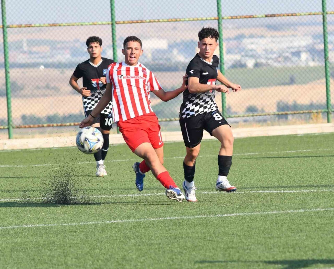 Yunusemre Belediyespor U17 Futbol Takımı, Uşak’ta düzenlenen Türkiye Futbol Şampiyonası