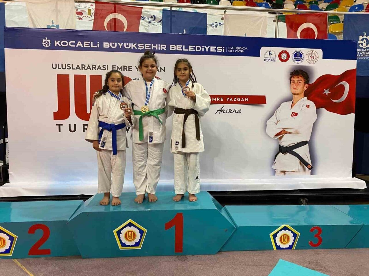 Yunusemre Belediyespor’un altyapı judocuları, Kocaeli’de düzenlenen Emre Yazgan Uluslararası Süper