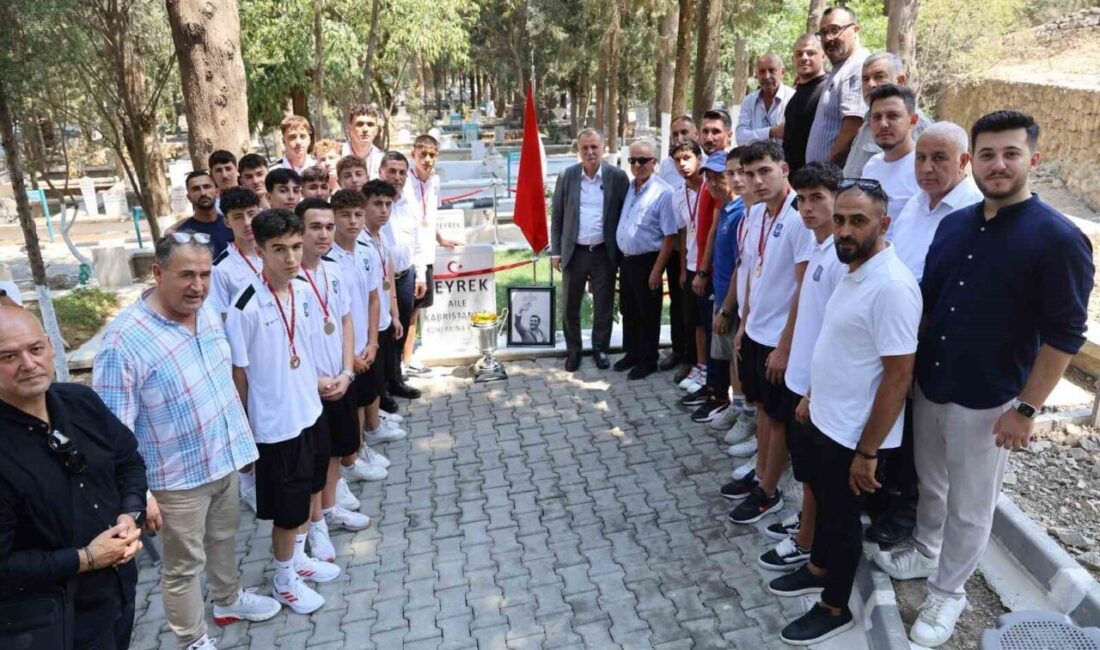 Türkiye şampiyonu olan Yunusemre Belediyespor U17 Futbol Takımı, bu tarihi