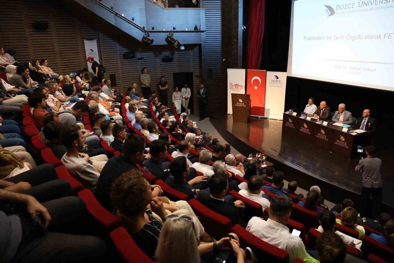 Düzce Üniversitesi tarafından 15 Temmuz hain darbe girişiminin yıl dönümünde