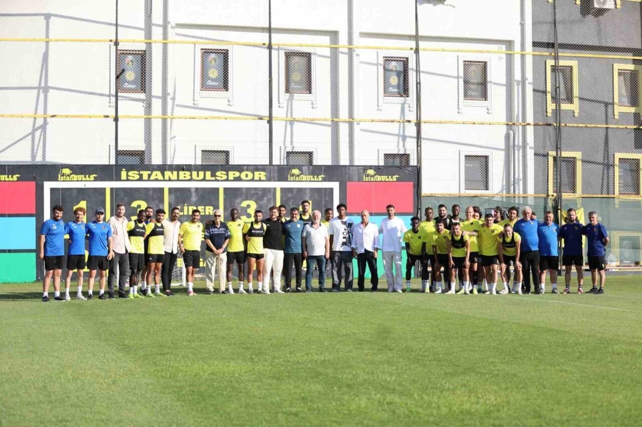 Trendyol 1 Lig ekiplerinden İstanbulspor, eski oyuncuları Zeki Çelik ve