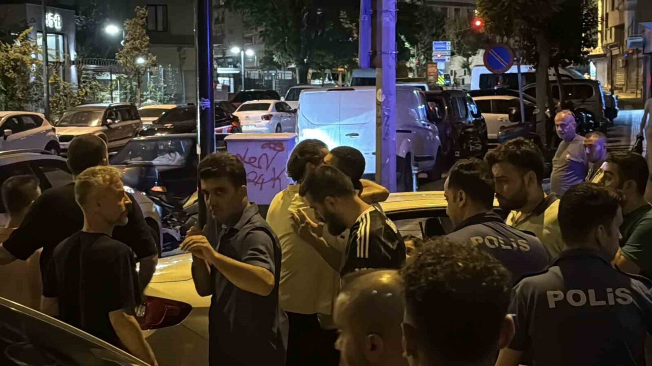 Zeytinburnu’nda 5 katlı binanın çatısına çıkarak intihar girişiminde bulunan şahıs,