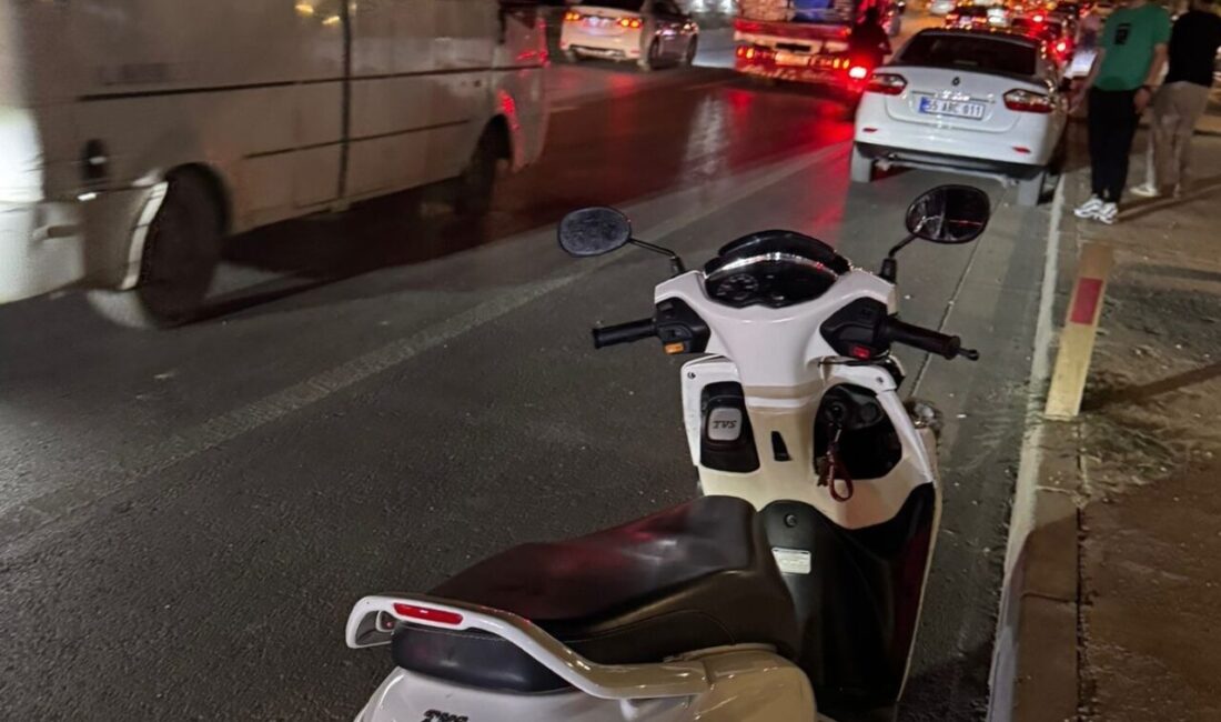 Adıyaman’da, iki otomobil bir motosikletin karıştığı zincirleme trafik kazasında 2