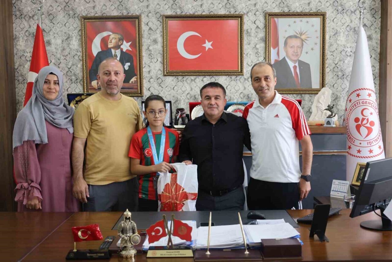 BİLECİK (İHA) – Bilecikli sporcu Zümra Ağdağ Aslı Önel, Türkiye