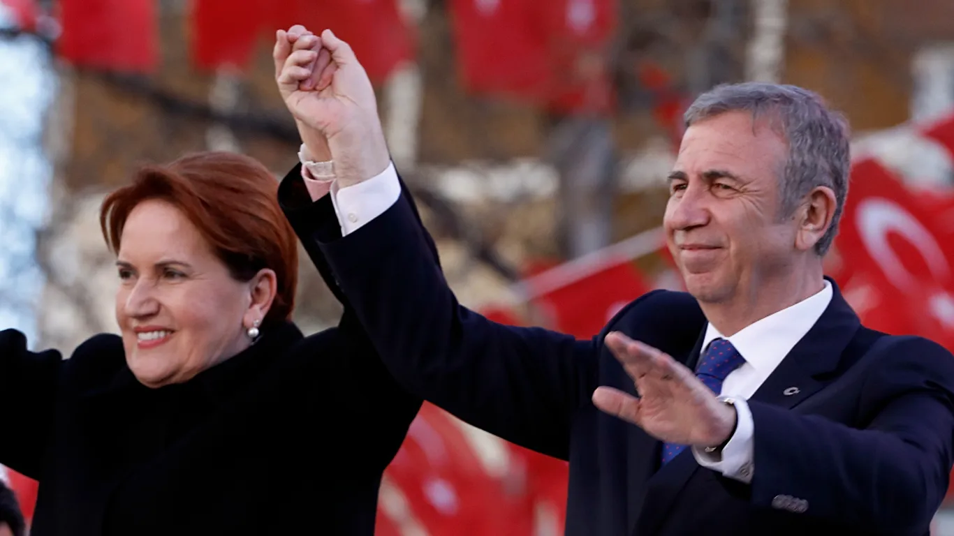 Gazeteci Sinan Burhan, 2023 Cumhurbaşkanlığı seçim süreciyle ilgili dikkat çekici