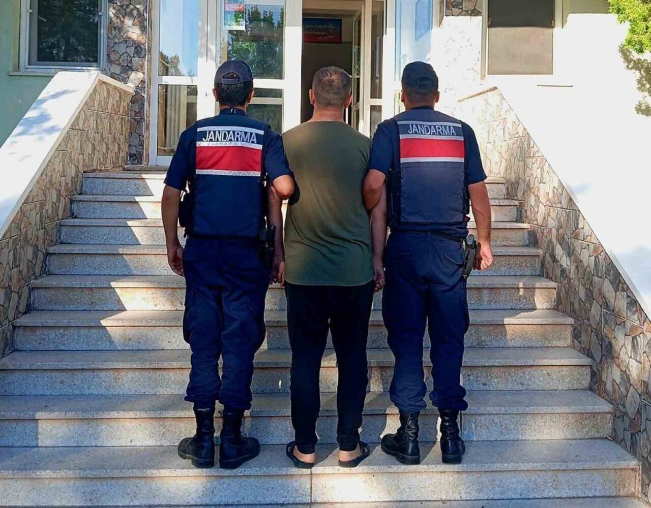 Kırıkkale’de jandarma ekiplerince yakalanan ve hakkında 5 yıl 1 ay