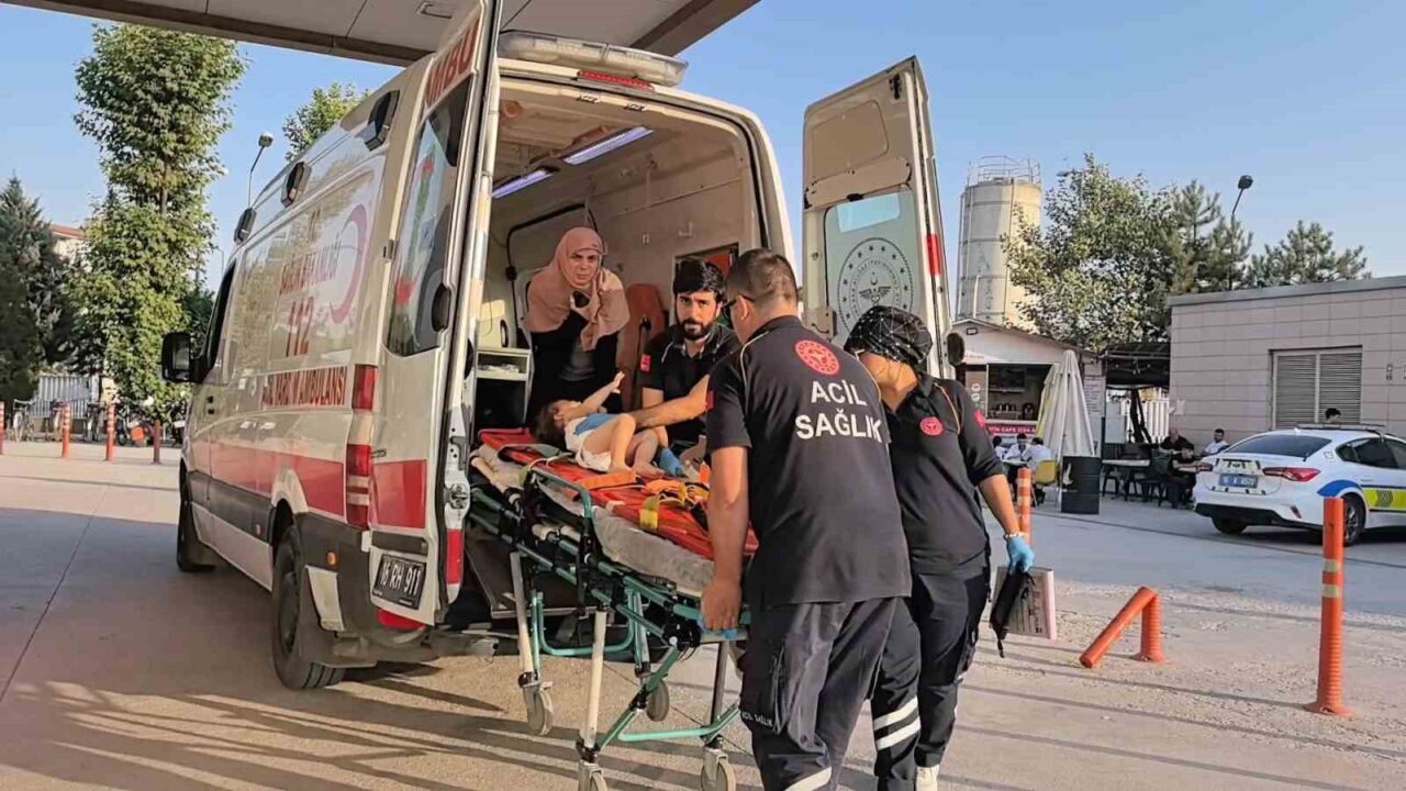 Bursa’nın İnegöl ilçesinde 2. kattan düşen 1,5 yaşındaki çocuk yaralandı.