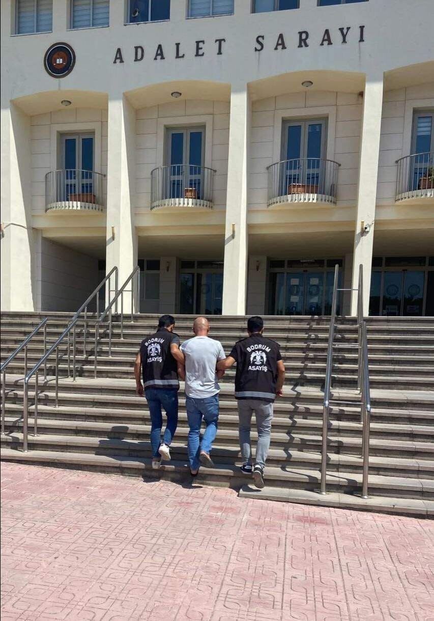 Muğla’nın Bodrum ilçesinde 23 ayrı suçtan aranan şahıs, polis ekiplerince