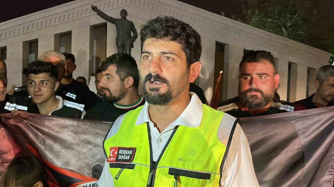 Osmaniye’de 30 Ağustos Zafer Bayramı dolayısıyla motor severler Türk bayraklarıyla