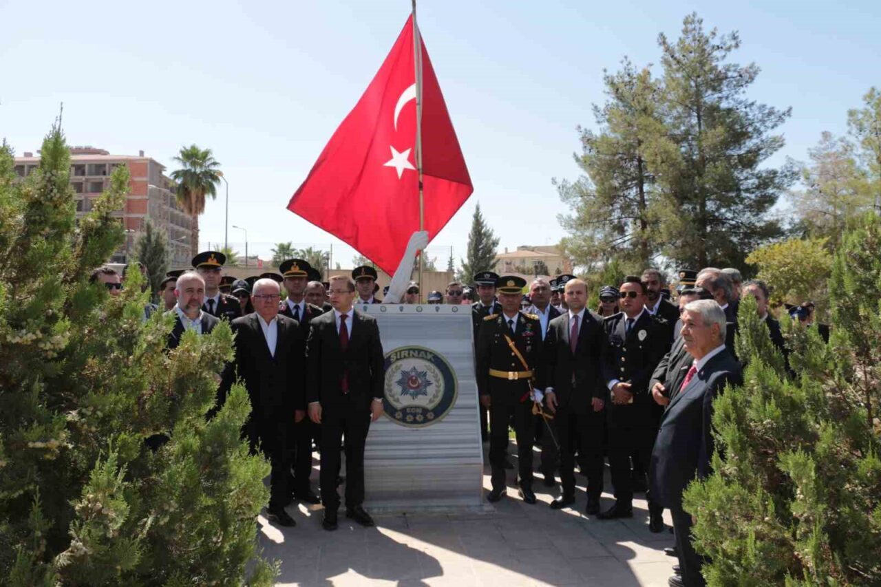 Şırnak’ın Cizre ilçesinde 30 Ağustos Zafer Bayramı coşkuyla kutlandı. Şehitlik