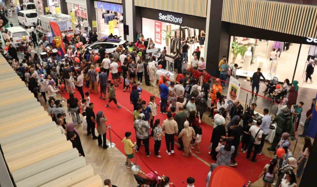 Kayseri İl Jandarma Komutanlığı tarafından Kumsmall AVM’de açılan stantla jandarma