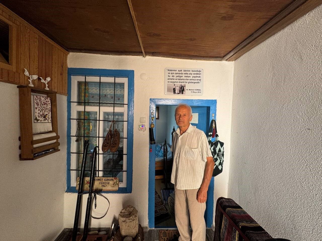 Isparta Eğirdir’de restore ettirdiği 300 yıllık tarihi evini adeta bir