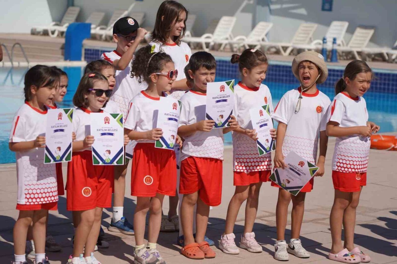 Bilecik Belediyesi tarafından gerçekleştirilen yaz spor okullarında eğitim alan öğrenciler