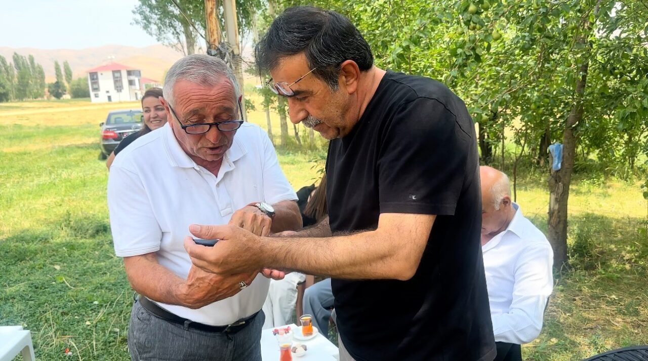 Hakkari’nin Yüksekova ilçesinde 1994 yılında öğretmenlik yapan 61 yaşındaki Tacettin